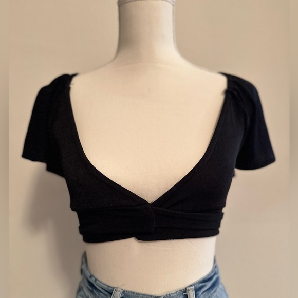 Black Wrap Around Short Sleeve Crop Top Size Small - Picture 7 of 7